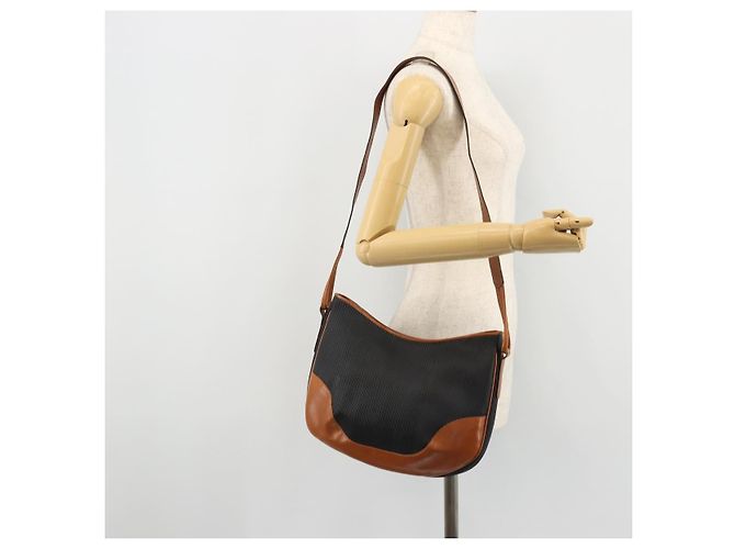 Bolsa de Ombro Salvatore Ferragamo em Couro Preto e Ouro Auth 175157 Dourado - vista 21