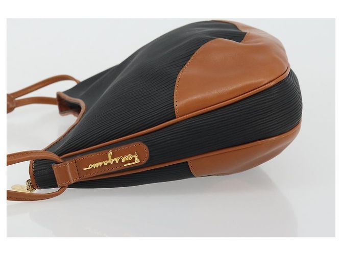 Bolsa de Ombro Salvatore Ferragamo em Couro Preto e Ouro Auth 175157 Dourado - vista 4