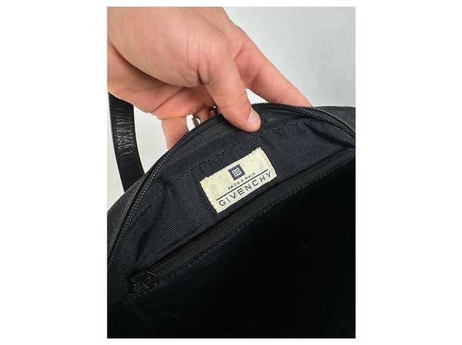Vintage Givenchy 4G geprägte Leder Bowling-Handtasche schwarz - Ansicht 4