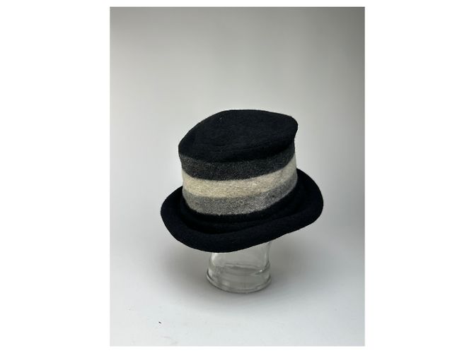 Cappello Vintage Givenchy in Feltro di Lana Striato Nero Grigio Bianco M - vista 2