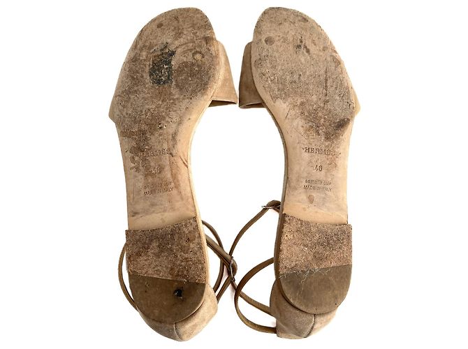 Hermès Sandali in pelle e velluto con cinturini incrociati 40 Beige - vista 8