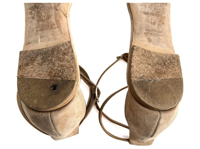 Hermès Sandali in pelle e velluto con cinturini incrociati 40 Beige - vista 9