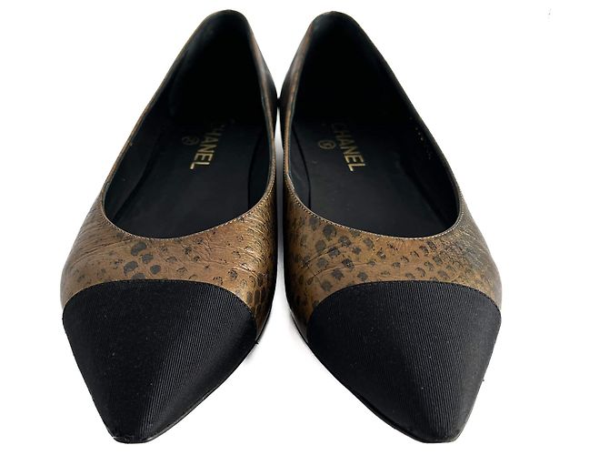 Timeless Chanel Bailarinas de cuero impresas con punta cap 40C serpiente metálica Dorado - vista 2