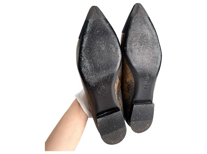 Timeless Chanel Bailarinas de cuero impresas con punta cap 40C serpiente metálica Dorado - vista 9