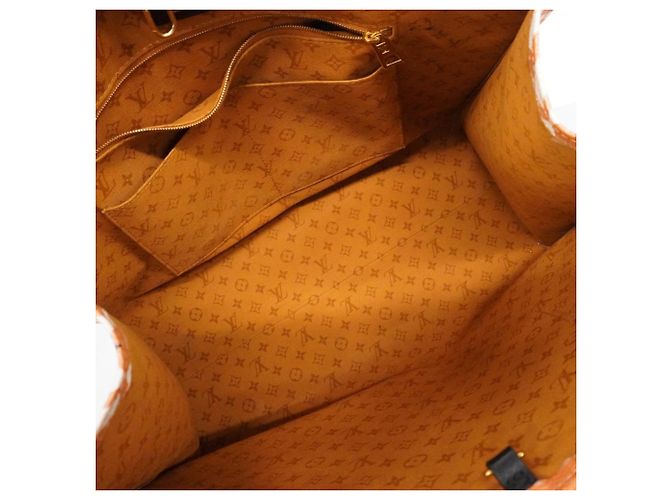 Borsa tote OnTheGo GM LV Crafty di Louis Vuitton Marrone - vista 4