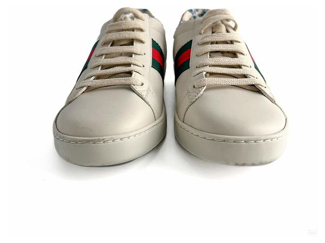 Gucci Gestreifte Leder Sneakers mit Ace Maxi Logo 37.5 Weiß - Ansicht 3