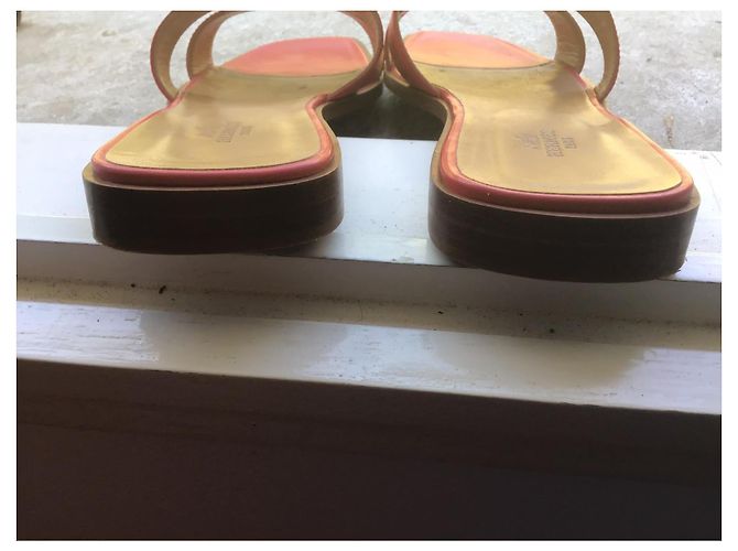 Sandalias Hermès Oran de piel rosa - vista 4