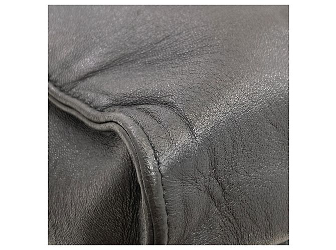 Schwarze Lammleder-Handtasche von Prada - Ansicht 24