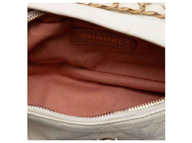 Borsa Baluchon Chanel in pelle di vitello trapuntata bianca Midnight Swim Bianco Crudo - vista 4