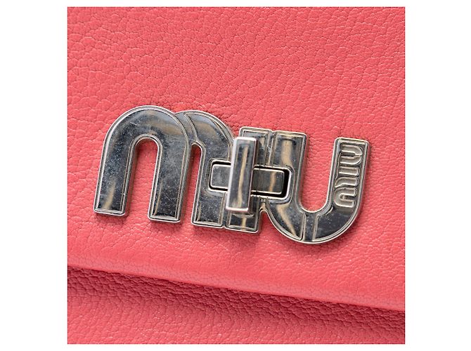 Borsa a tracolla Miu Miu in pelle di capra rosa Madras con logo Miu - vista 5