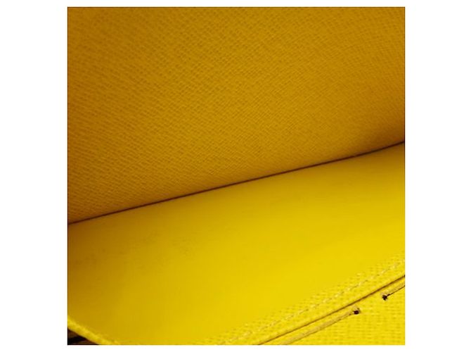 Cartera Larga Sarah Epi Amarilla Louis Vuitton Amarillo - vista 6