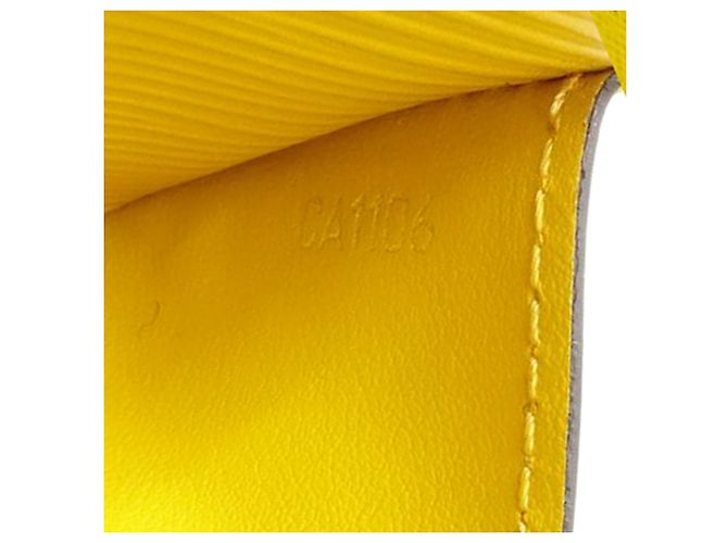 Cartera Larga Sarah Epi Amarilla Louis Vuitton Amarillo - vista 8