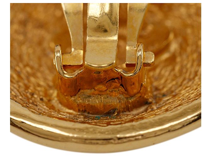 Orecchini rotondi a clip in oro placcato Chanel CC trapuntati D'oro - vista 7