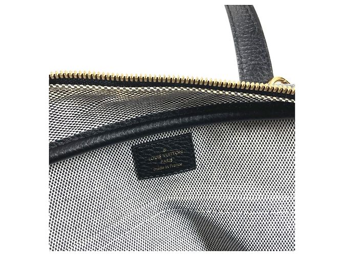 Borsa Tote MM Ultra Soft Dora di Louis Vuitton Nero - vista 13