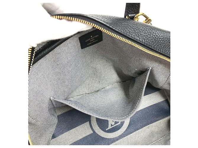 Borsa Tote MM Ultra Soft Dora di Louis Vuitton Nero - vista 15