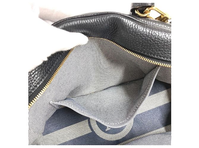 Borsa Tote MM Ultra Soft Dora di Louis Vuitton Nero - vista 17