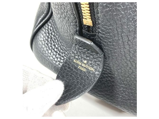 Borsa Tote MM Ultra Soft Dora di Louis Vuitton Nero - vista 9