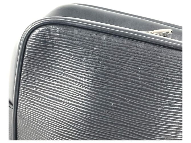 Borsa Danube in pelle Epi Louis Vuitton Nero - vista 10