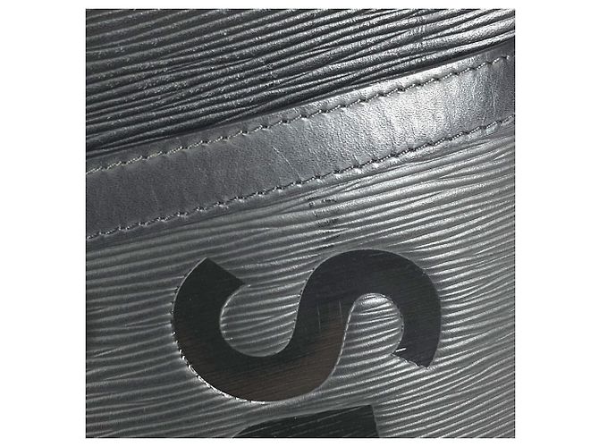 Borsa Danube in pelle Epi Louis Vuitton Nero - vista 17