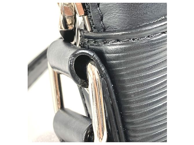 Borsa Danube in pelle Epi Louis Vuitton Nero - vista 18