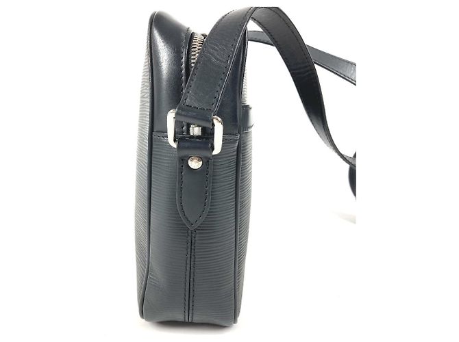 Borsa Danube in pelle Epi Louis Vuitton Nero - vista 4