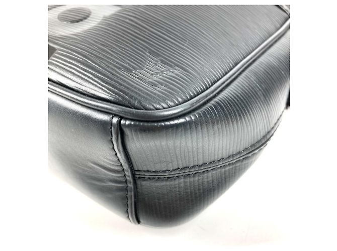 Borsa Danube in pelle Epi Louis Vuitton Nero - vista 6