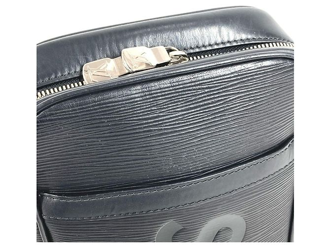 Borsa Danube in pelle Epi Louis Vuitton Nero - vista 9