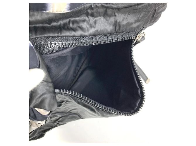 Borsa a tracolla in nylon sportivo Chanel Nero Bianco - vista 12