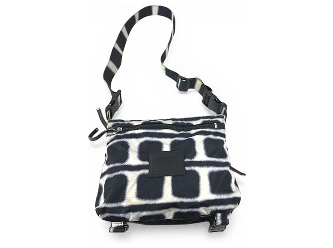 Borsa a tracolla in nylon sportivo Chanel Nero Bianco - vista 17