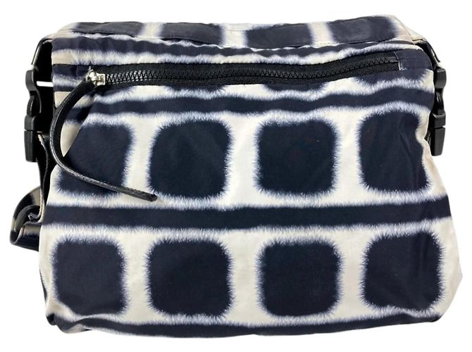 Borsa a tracolla in nylon sportivo Chanel Nero Bianco - vista 2