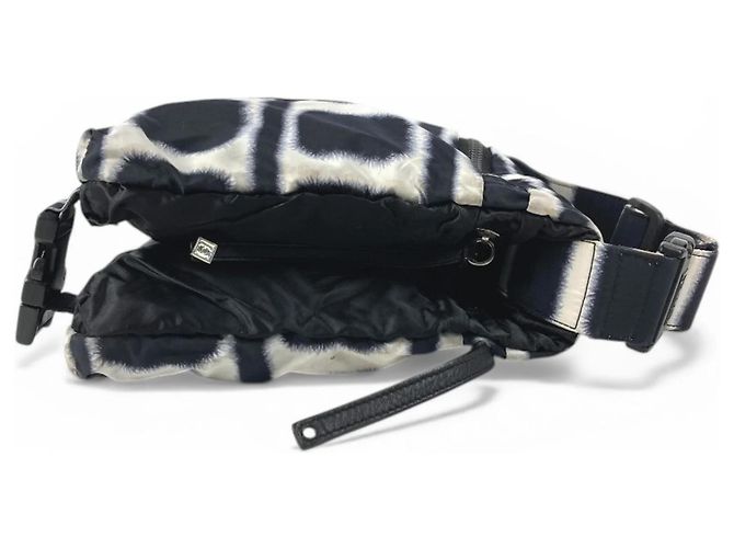 Borsa a tracolla in nylon sportivo Chanel Nero Bianco - vista 3