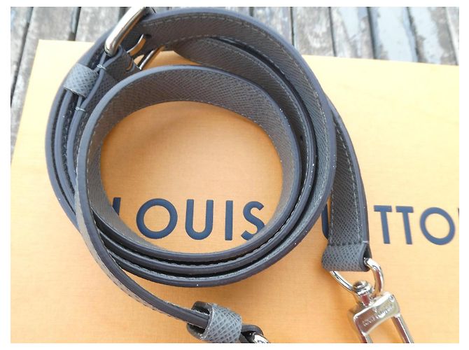 Cinghia a spalla Louis Vuitton per Keepall, lunghezza massima 138 cm, senza scatola Grigio - vista 2
