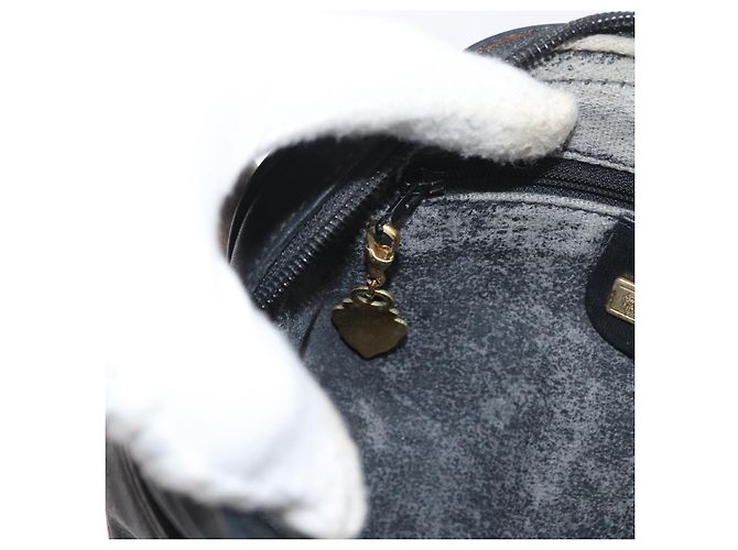 Gucci Borsa a spalla Micro GG Supreme in PVC Nero Oro Auth 176880 D'oro - vista 19