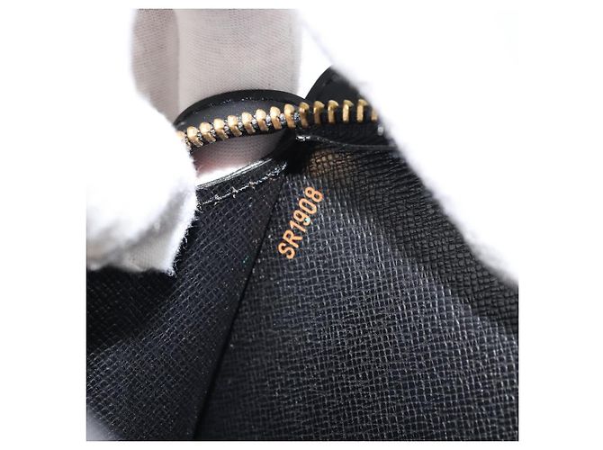 LOUIS VUITTON Pochette Uomo Epi Borsa a Mano Nera M52522 LV Auth ep14051 Nero - vista 12