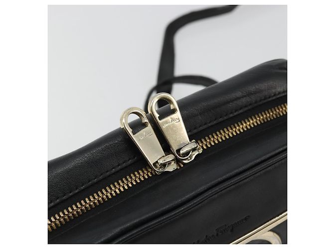 Salvatore Ferragamo Borsa a Spalla Gancini Chain in Pelle Nera Oro Auth 176787 Nero D'oro - vista 15