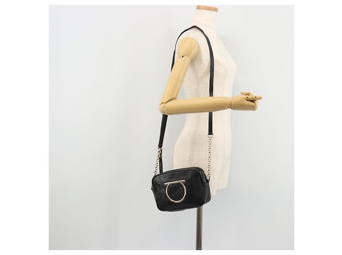 Salvatore Ferragamo Borsa a Spalla Gancini Chain in Pelle Nera Oro Auth 176787 Nero D'oro - vista 22