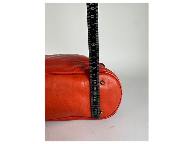 Céline Vintage Celine Triomphe Crest Krokodil-Prägung Leder Tote Rot - Ansicht 14