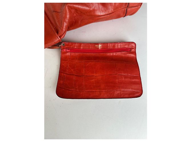 Céline Vintage Celine Triomphe Crest Krokodil-Prägung Leder Tote Rot - Ansicht 8