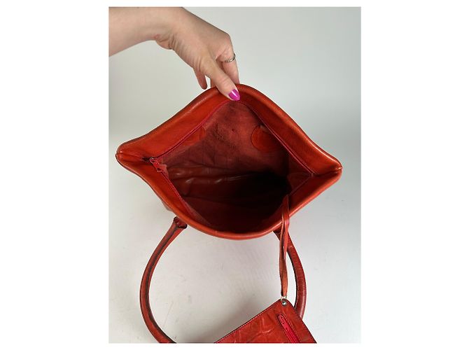 Céline Vintage Celine Triomphe Crest Krokodil-Prägung Leder Tote Rot - Ansicht 9