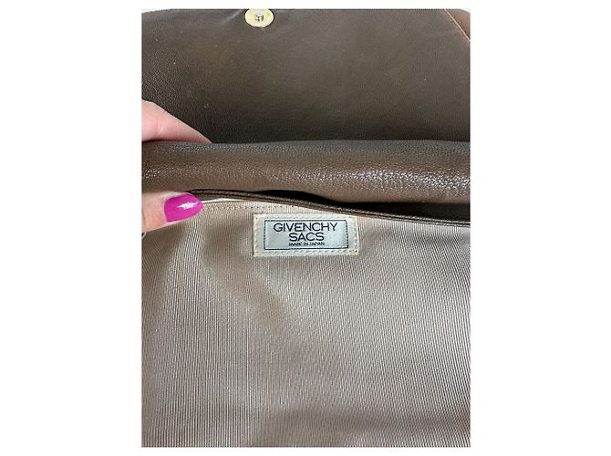 Vintage Givenchy 4G Logo aus genarbtem Leder Umhängetasche in Tan - Ansicht 3