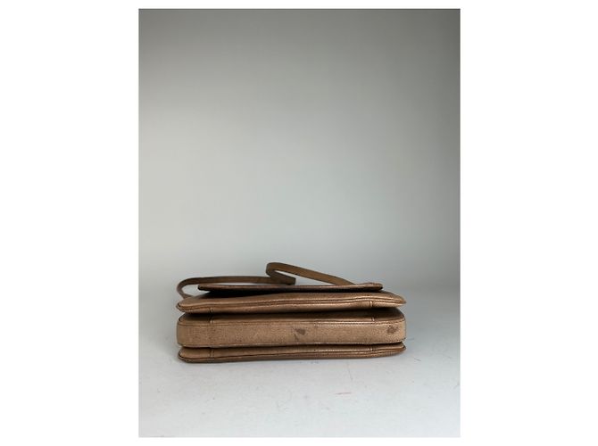 Vintage Givenchy 4G Logo aus genarbtem Leder Umhängetasche in Tan - Ansicht 9