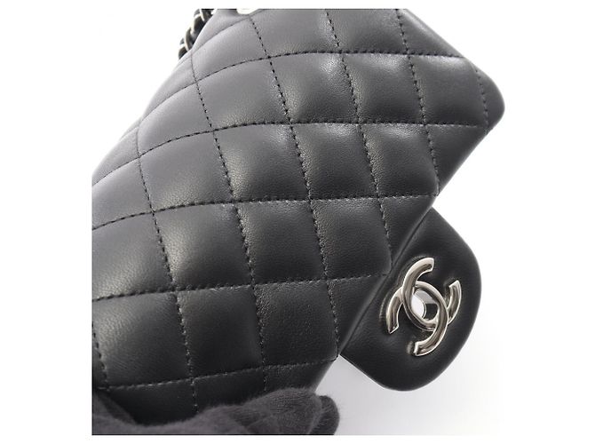 Borsa a Spalla Chanel Mini Matelassé in Pelle di Agnello Nera Nero - vista 10
