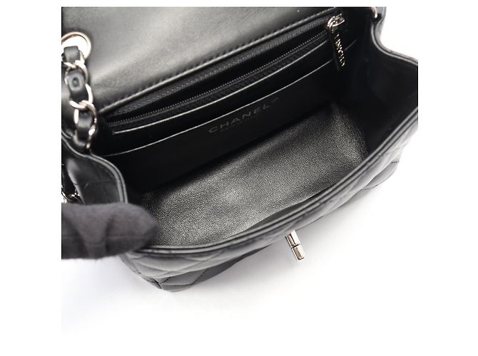 Borsa a Spalla Chanel Mini Matelassé in Pelle di Agnello Nera Nero - vista 3