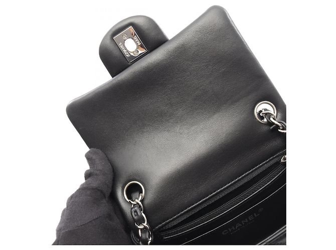Borsa a Spalla Chanel Mini Matelassé in Pelle di Agnello Nera Nero - vista 6