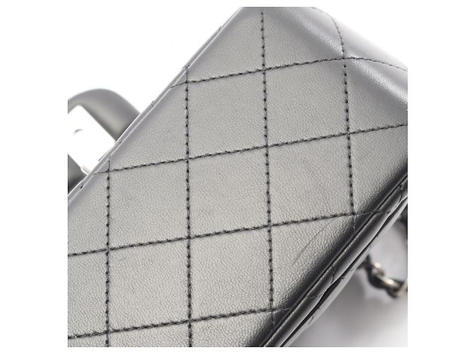 Borsa a Spalla Chanel Mini Matelassé in Pelle di Agnello Nera Nero - vista 7
