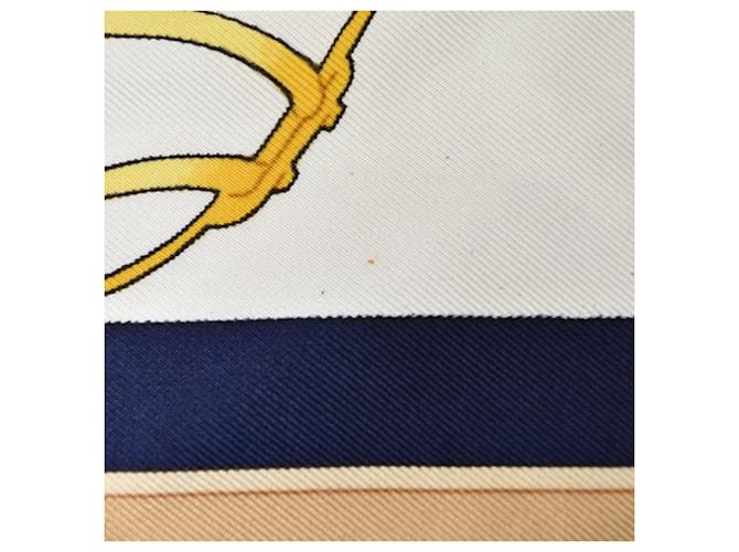 Sciarpa Hermès "LES MUSEROLLES" Bianco Blu navy - vista 6