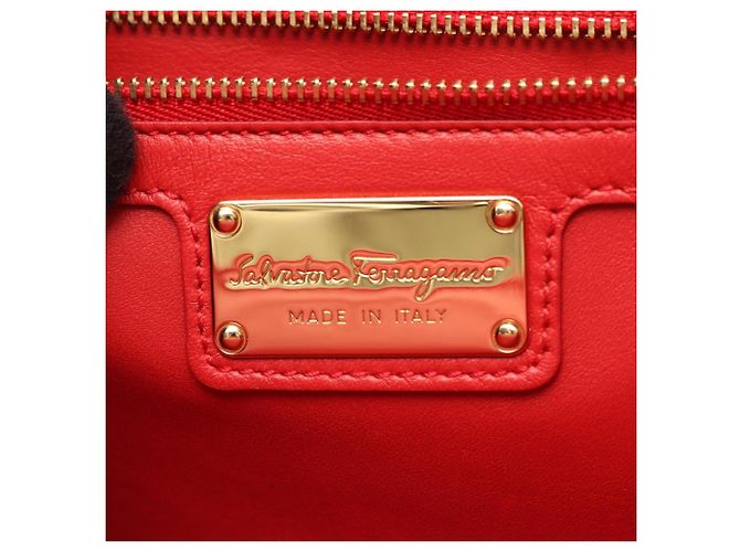 Rote Vara Schleifen Schultertasche von Salvatore Ferragamo - Ansicht 4