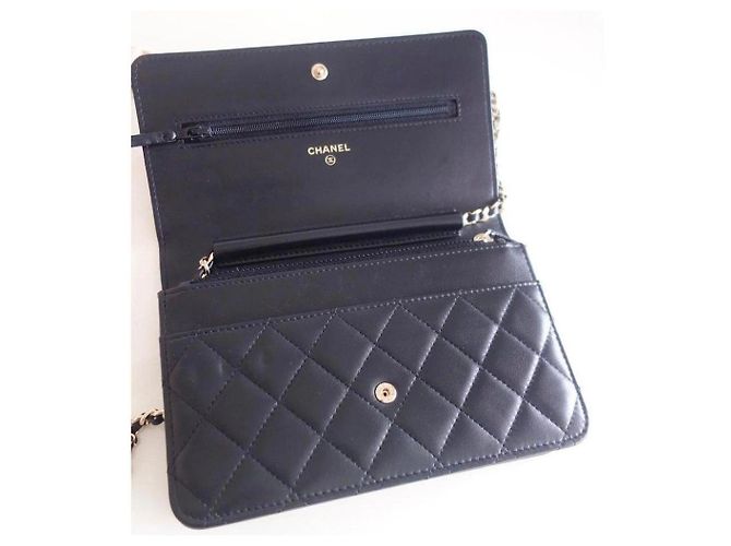 Wallet On Chain Portafoglio in pelle trapuntata nera Camelia con catena Chanel Nero - vista 2