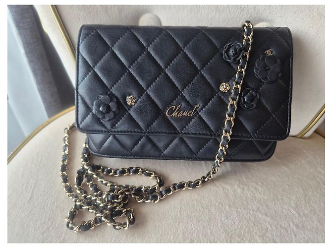 Wallet On Chain Portafoglio in pelle trapuntata nera Camelia con catena Chanel Nero - vista 3