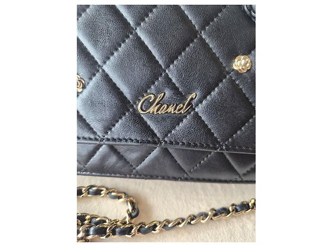 Wallet On Chain Portafoglio in pelle trapuntata nera Camelia con catena Chanel Nero - vista 4